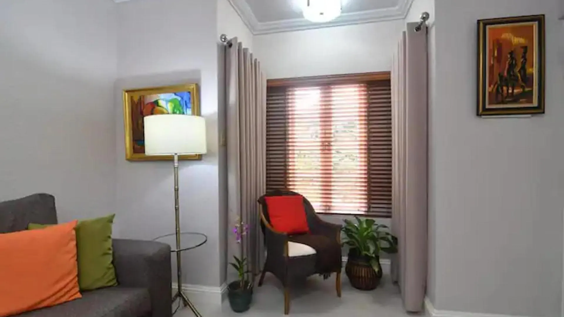 Secluded Ravinia Gem In Kingston 6 Apartment