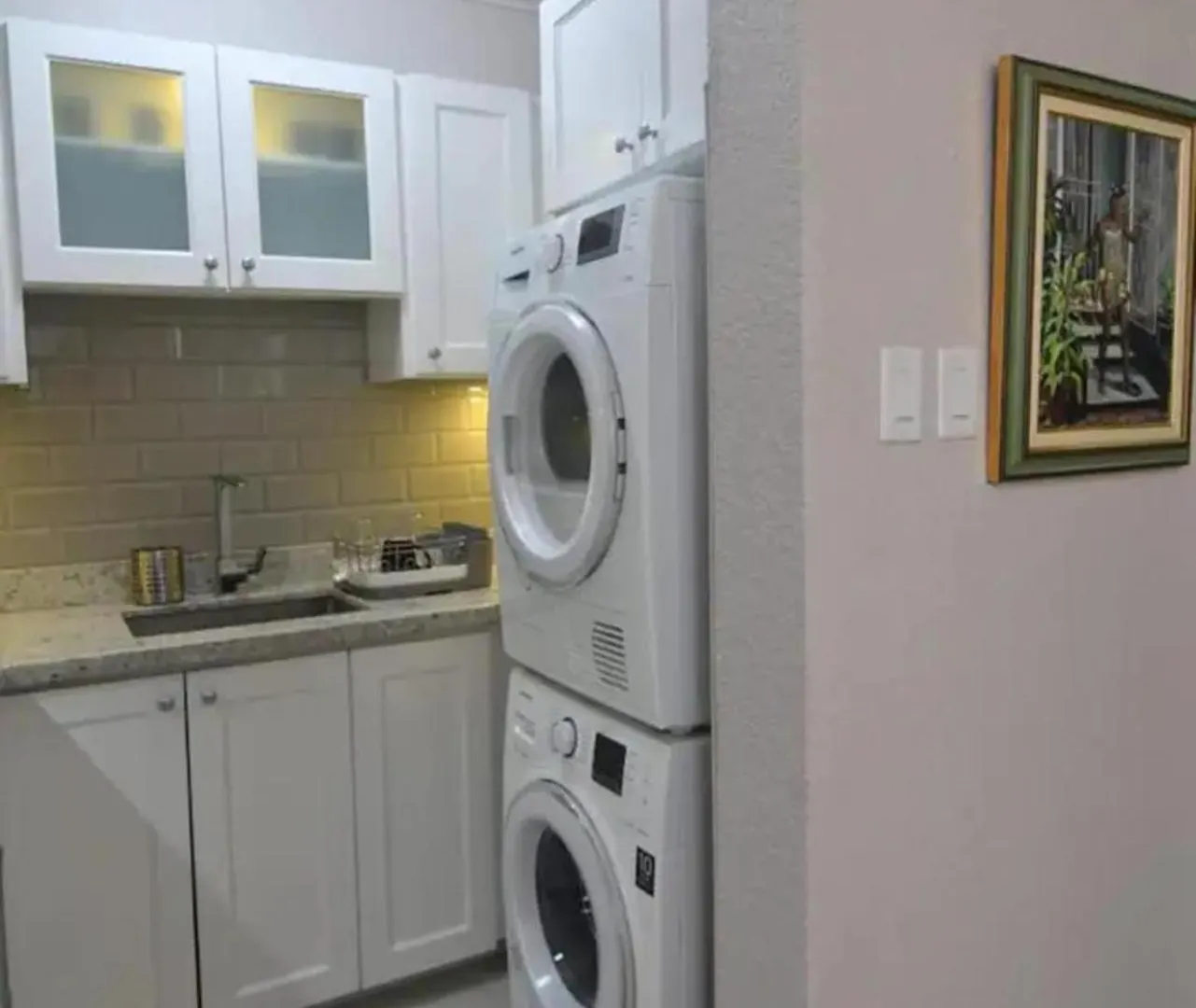 Secluded Ravinia Gem In Kingston 6 Apartment
